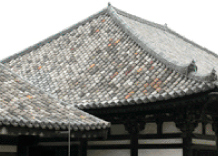 本堂の西面の屋根と禅室の東南隅